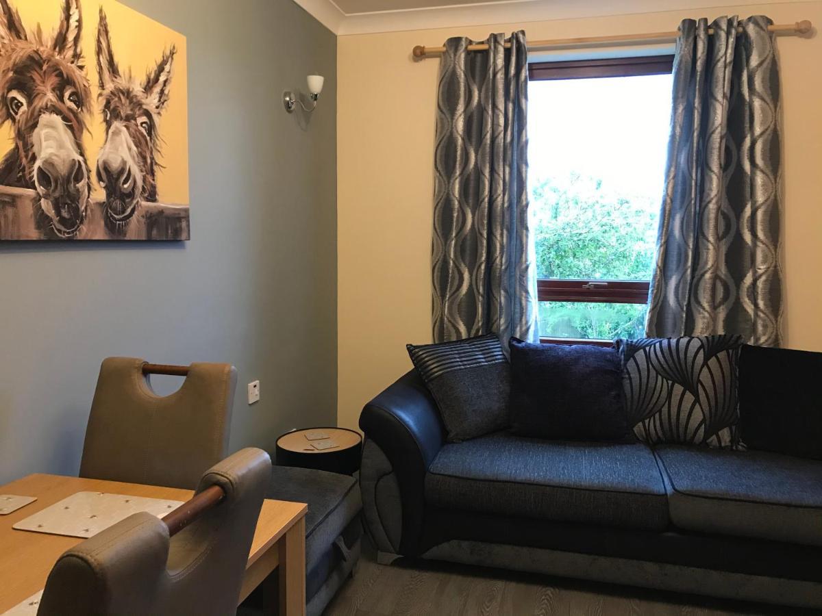 No 5 Newly Refurbished 4 Bedroom House Cononbridge Exterior foto