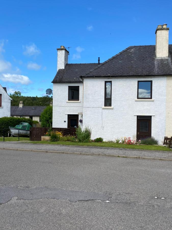 No 5 Newly Refurbished 4 Bedroom House Cononbridge Exterior foto